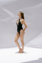 Cargar imagen en el visor de la galería, GIO ONE PIECE