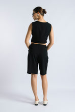 Cargar imagen en el visor de la galería, JUNE BERMUDA SHORTS - BLACK
